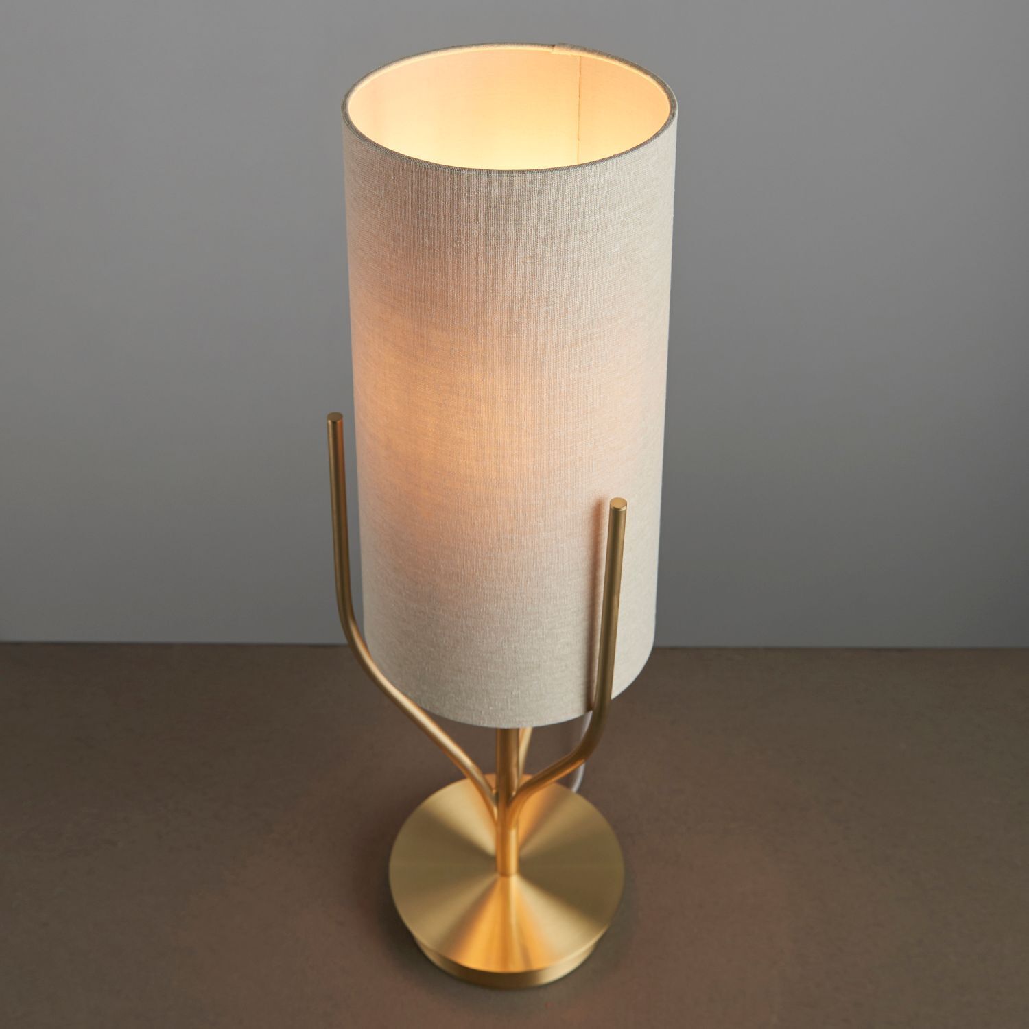 Tischlampe Stoff Metall 60 cm hoch in Messing Creme E27