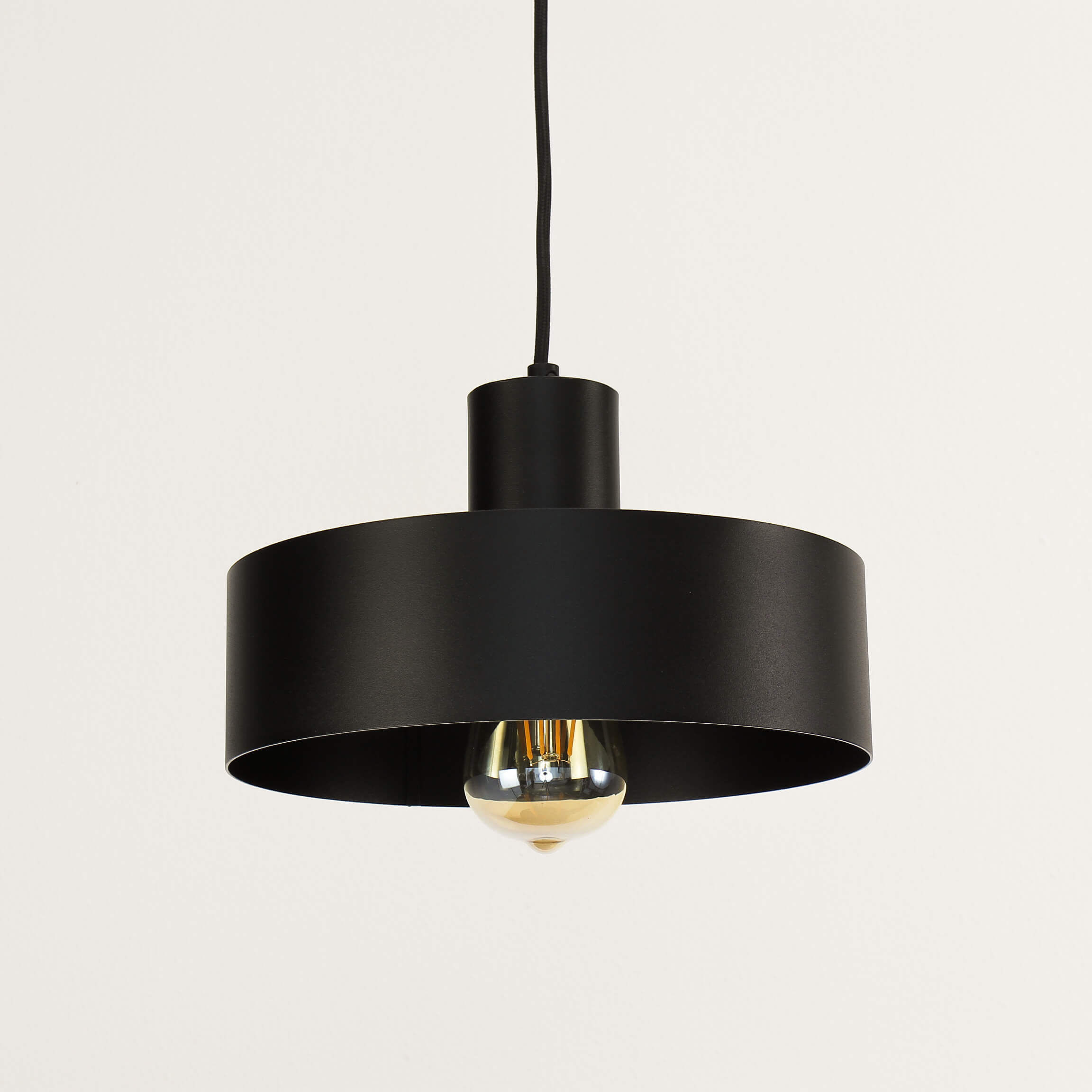 Stilvolle Pendellampe Schwarz Retro Schirmform