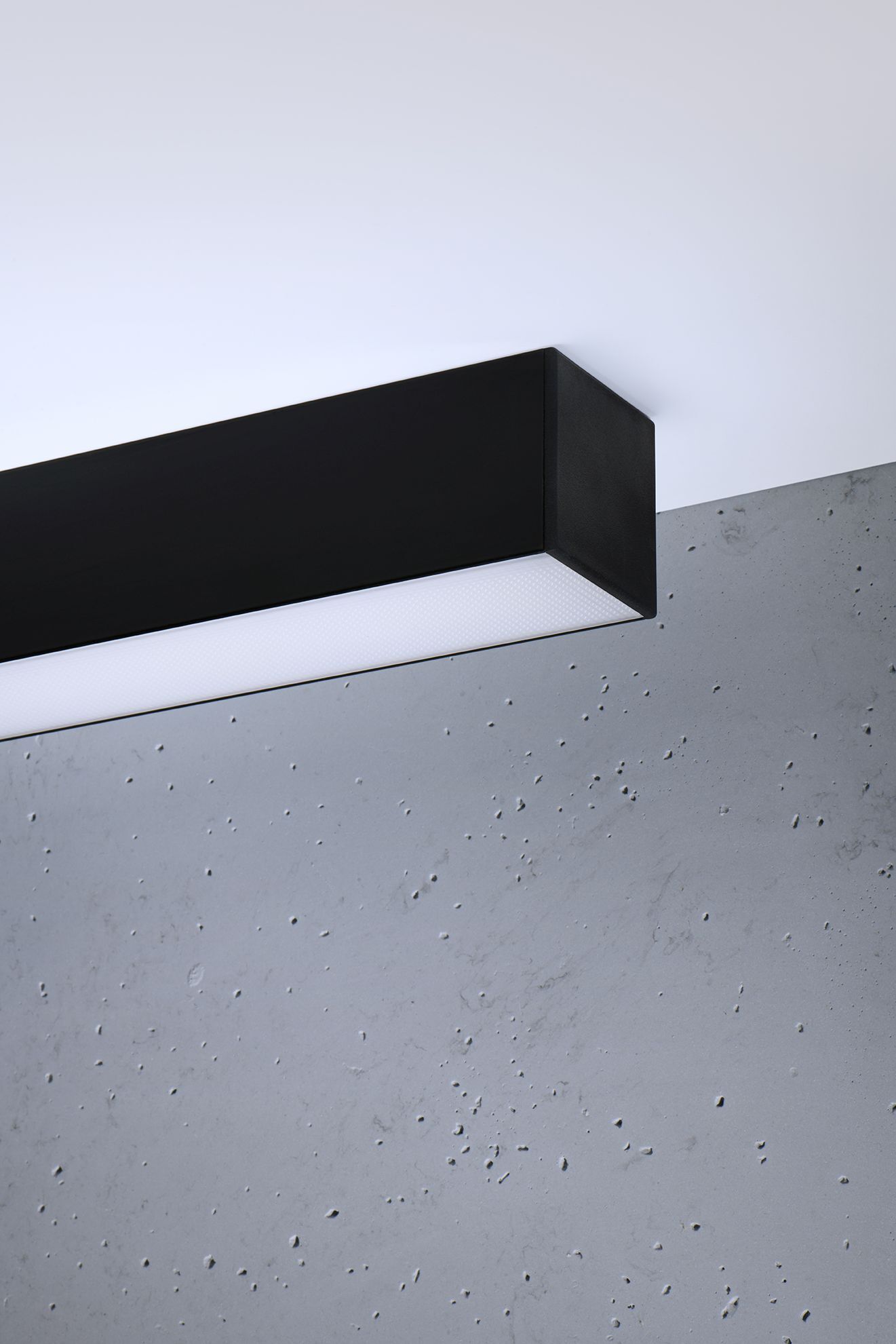 LED Deckenlampe Metall 150 cm lang flach Schwarz