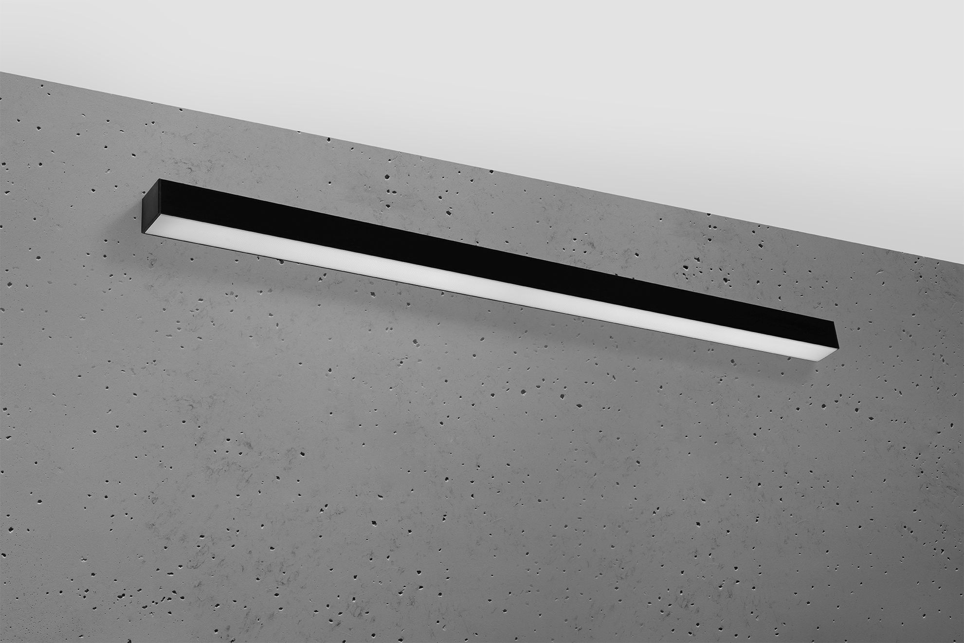LED Wandleuchte Schwarz Metall 118 cm lang 4000 K 3640 lm