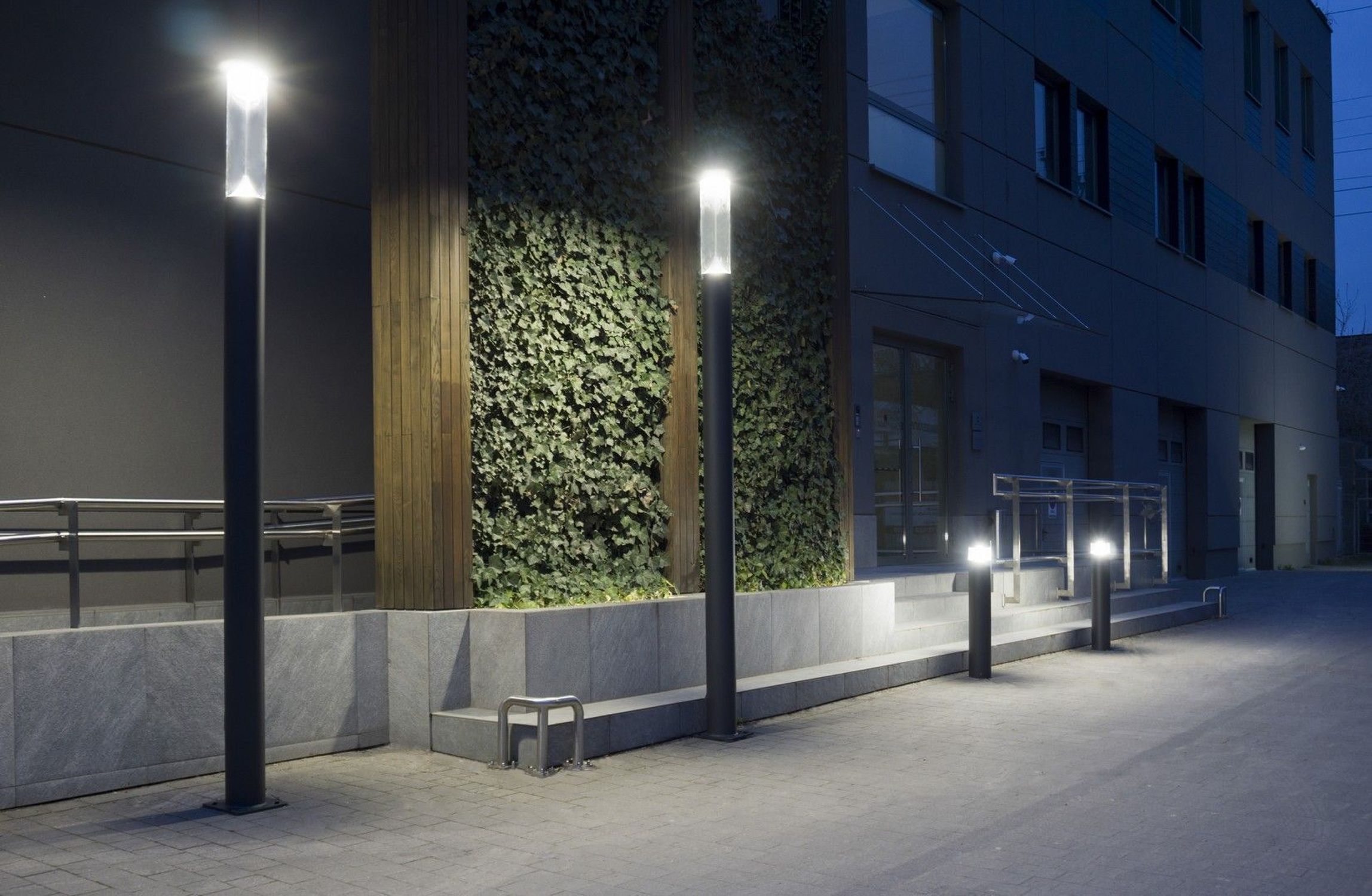 Dunkelgraue LED Wegeleuchte Aluminium IP65 3000 cm XXL