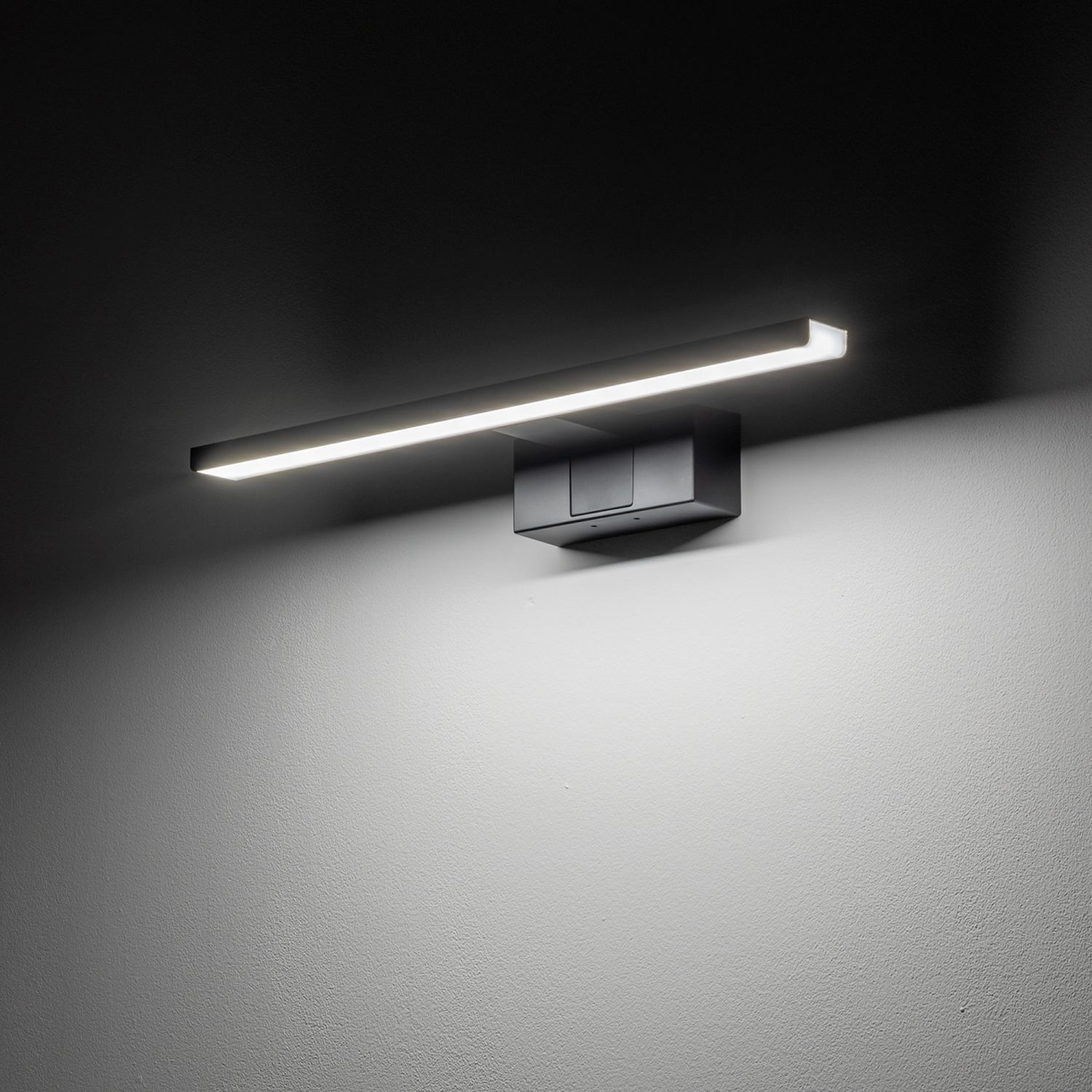 LED Spiegelleuchte IP44 Schwarz 4000 K 600 lm neutralweiß